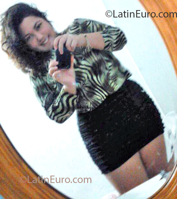 Date this pretty Portugal girl Thaysa from Lagos PT58