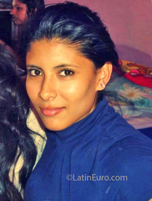 Date this happy Honduras girl Fabiola77 from Cortes HN804