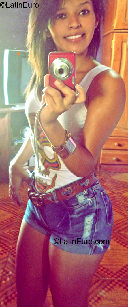 Date this foxy Brazil girl Taisa from Belem BR7556