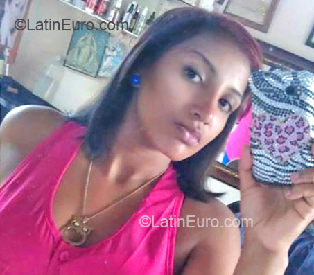 Date this attractive Dominican Republic girl YESSY from San Francisco De Macoris DO15103