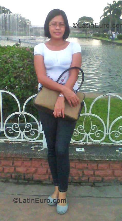 Date this passionate Philippines girl Arlyn from Davao City PH559