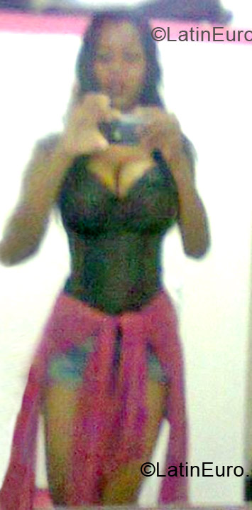 Date this delightful Brazil girl Klyfani from Manaus BR7731