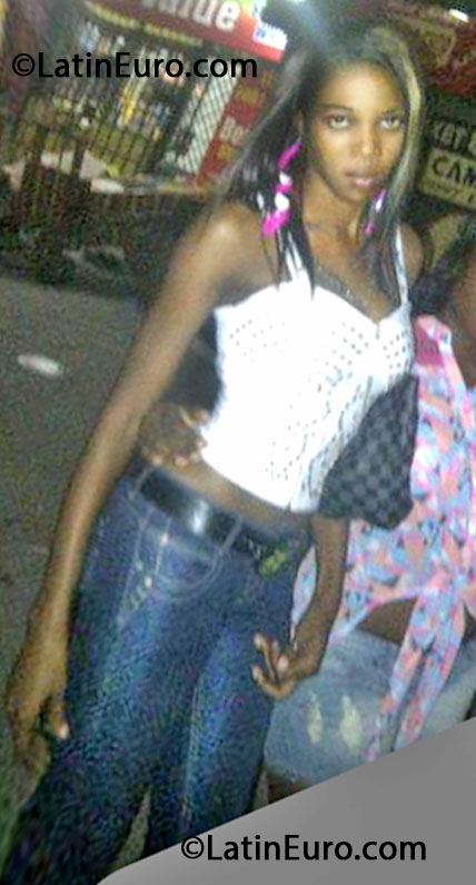 Date this hard body Jamaica girl Llecre from Kingston JM1170