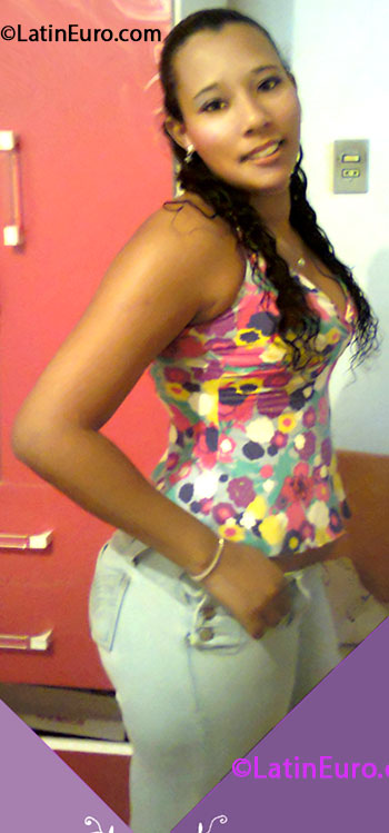Date this athletic Brazil girl Aline from Porto Alegre BR7805