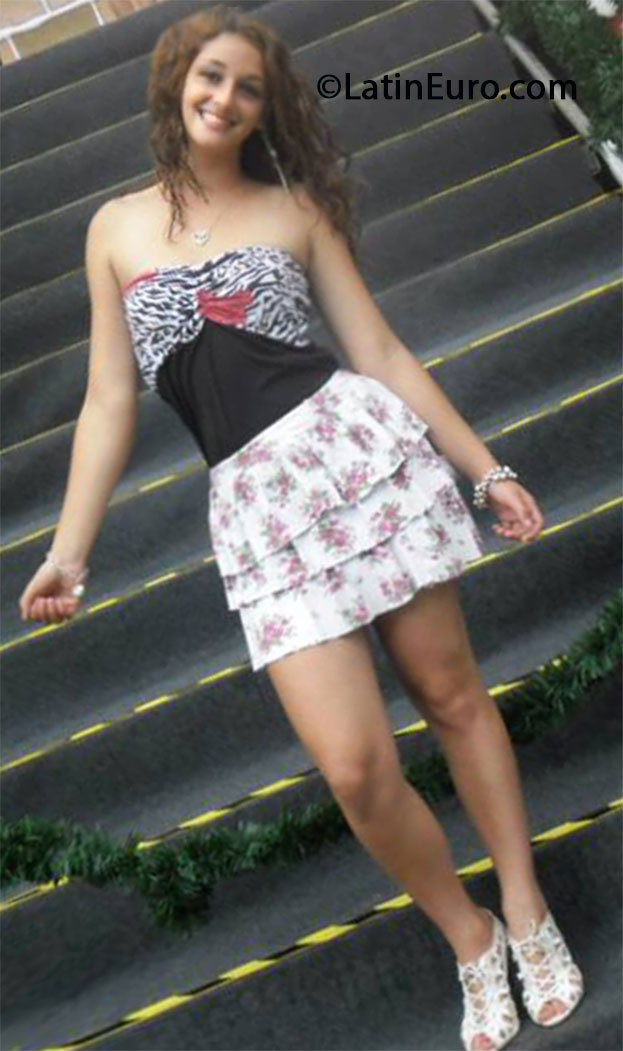 Date this pretty Brazil girl Mayra from Curitiba BR7979