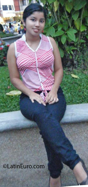 Date this sensual Panama girl Migdalia from David PA355