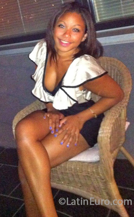 Date this funny Brazil girl Rayara from Brasilia BR8093