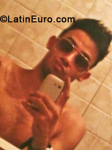 Date this tall Brazil man Everton from Belo Horizonte BR8175