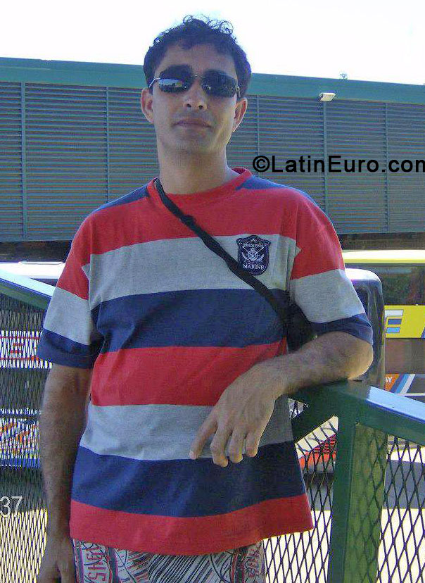 Date this young Brazil man Adao from Medianeira BR8176