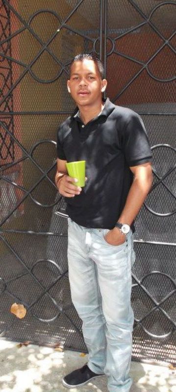 Date this athletic Dominican Republic man Victor alvarez from Santo Domingo DO17650