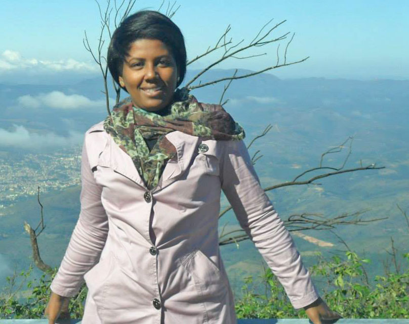 Date this happy Brazil girl Regiane from Belo Horizonte BR8257