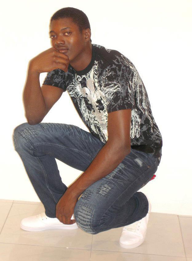 Date this foxy Jamaica man Ricardo from Kingston JM1411