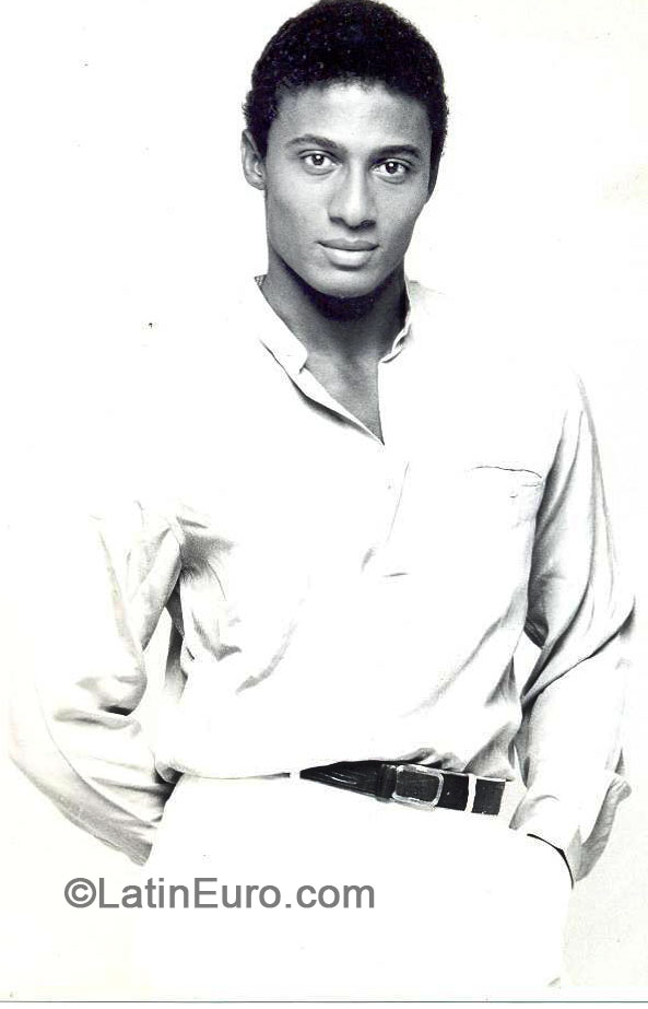 Date this delightful Brazil man Marco from Rio De Janeiro BR8289