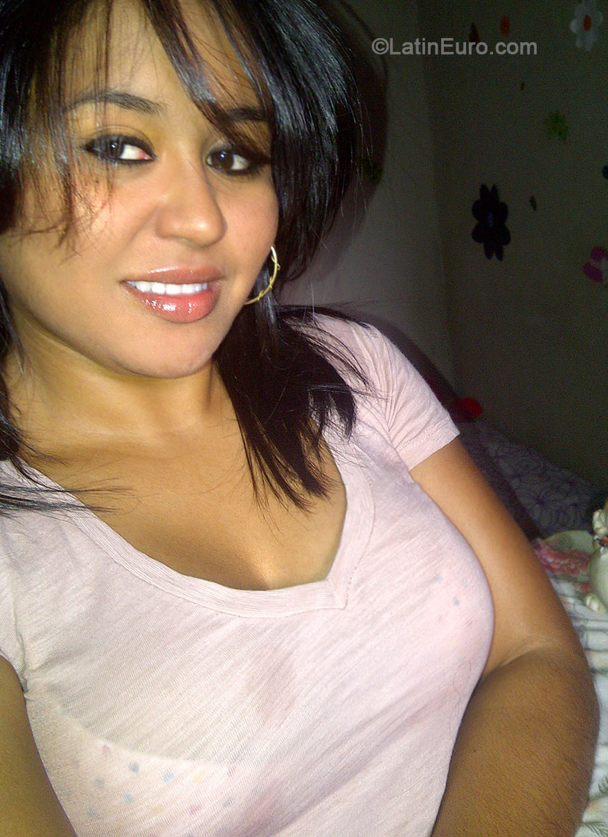 Date this voluptuous Honduras girl Lizeth from Tegucigalpa HN906