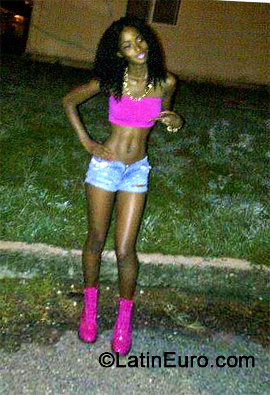 Date this hot Jamaica girl Shan from Santa Cruz JM1896
