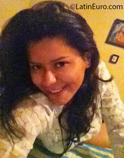 Date this attractive Honduras girl Rousy from Tegucigalpa HN907