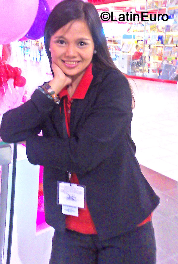 Date this hot Philippines girl Mylyn from Manila PH602