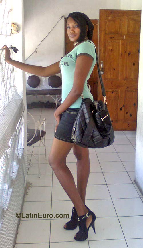 Date this voluptuous Jamaica girl Venisha from Portmore JM1544