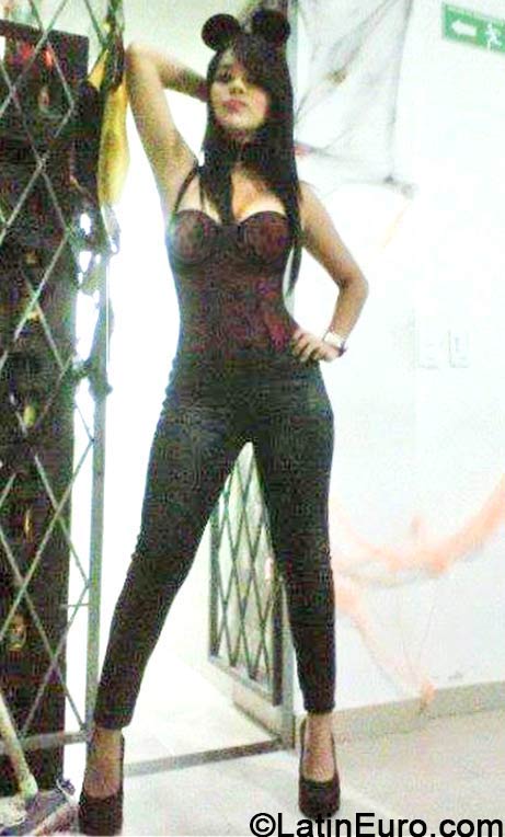 Date this passionate England girl DRUW from  CO14895