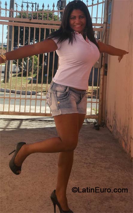 Date this happy Brazil girl Claudia from Brasilia BR8665