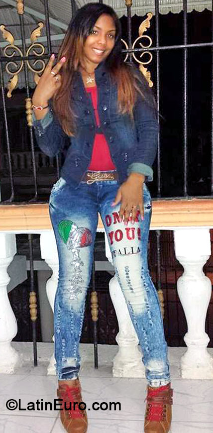 Date this foxy Italy girl Angela from Milano IT221