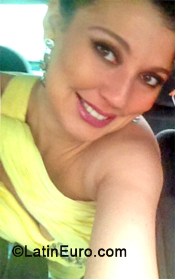 Date this nice looking Brazil girl Kelly from Curitiba BR8724