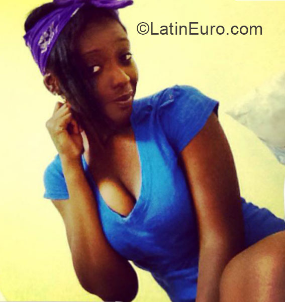 Date this voluptuous Jamaica girl Lesa from Kingston JM1627