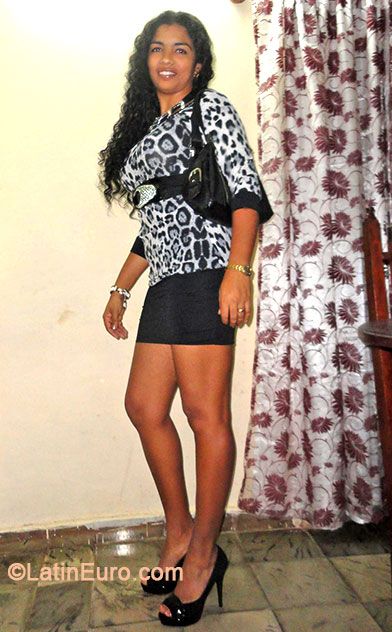 Date this attractive Cuba girl Yuli from Las Tunas CU49