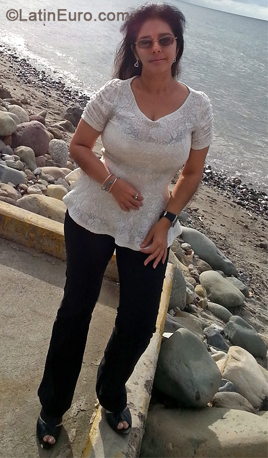 Date this attractive Honduras girl Idalia from Tegucigalpa HN980