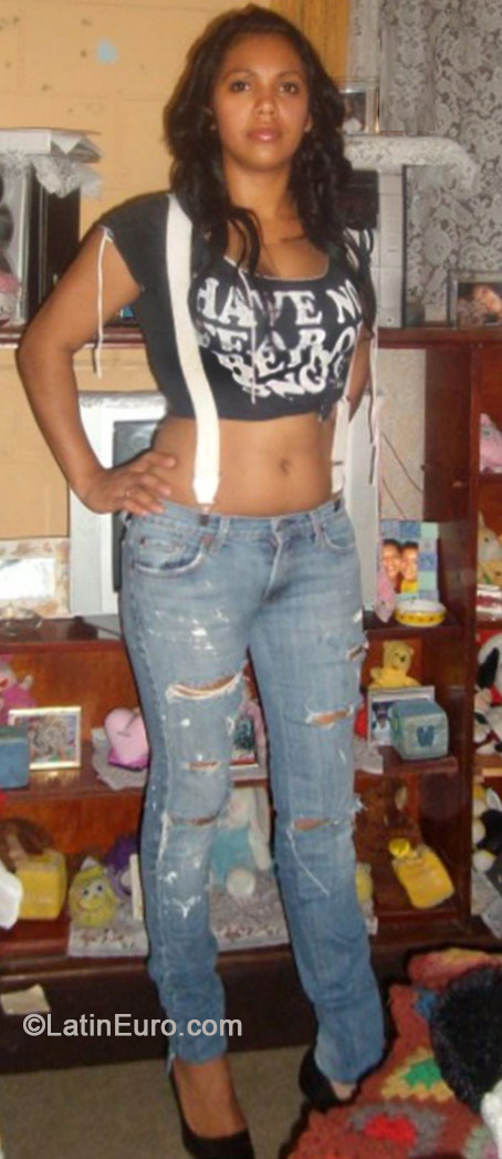 Date this funny El Salvador girl Rocio from San Salvador SV76