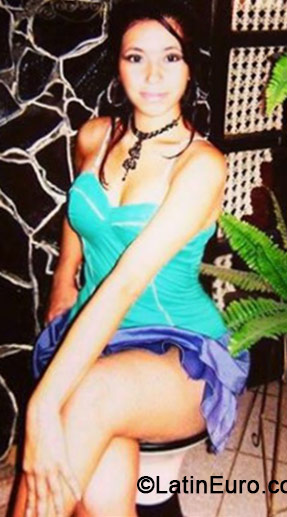 Date this attractive Bolivia girl Mel from Santa Cruz BO20