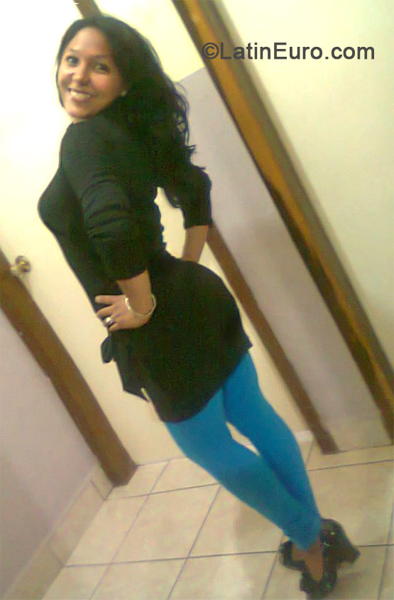 Date this nice looking Honduras girl Juliana from La Ceiba HN1021