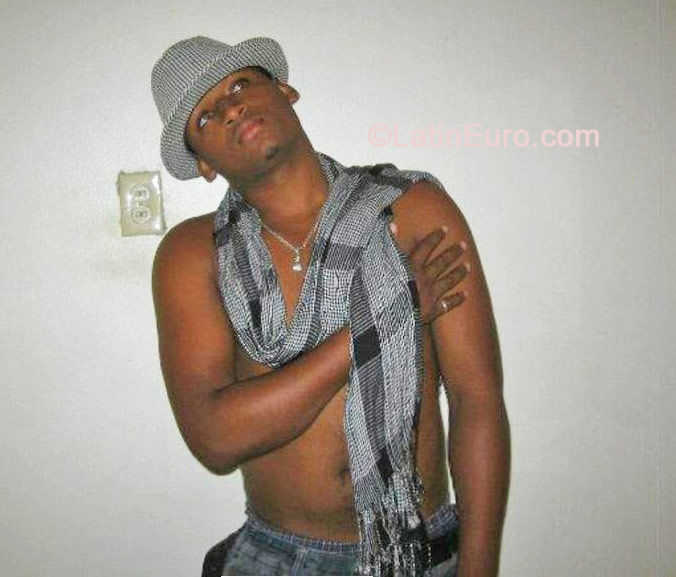 Date this attractive Dominican Republic man Luis from Santo Domingo DO19190