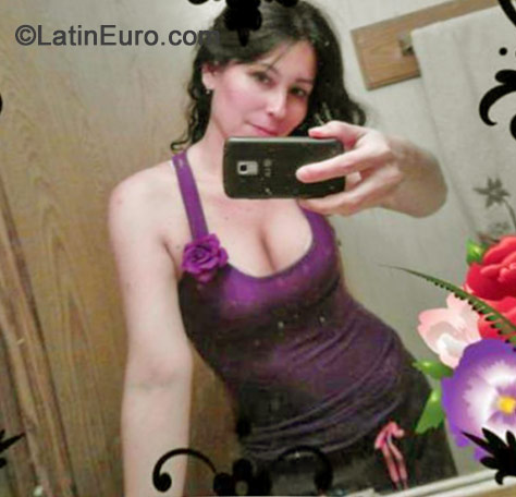 Date this cute United States girl Bleny from FORT LAUDERDEL US15755