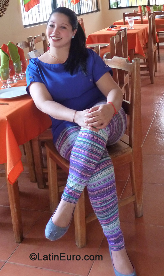 Date this hard body Panama girl Yari from Panama City PA437