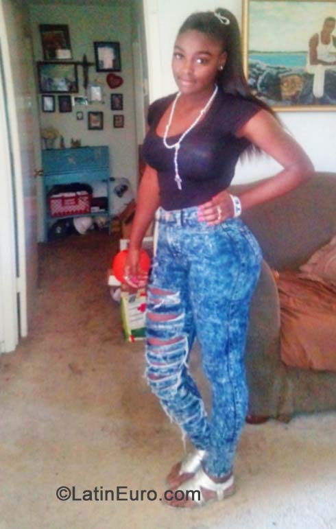 Date this foxy United States girl Hazal from Houston US15198