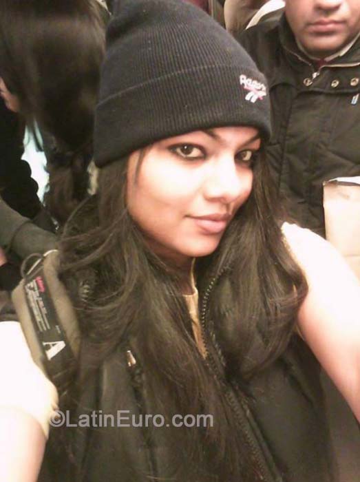Date this georgeous India girl Priya from Pune IN257