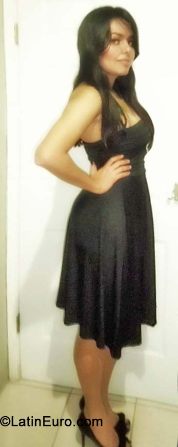 Date this young Honduras girl Vale from San Perdo Sula HN1139