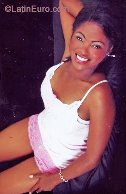 Date this hard body Germany girl Mayleni from Euskirchen DO19699