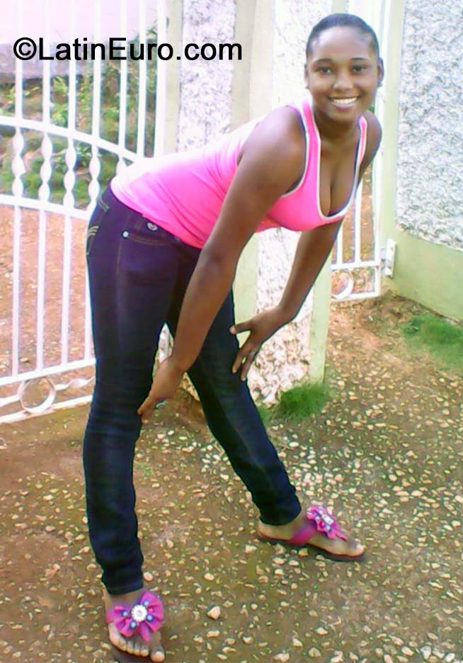 Date this good-looking Jamaica girl Dana from Kingston JM2503