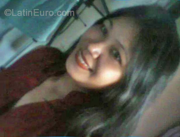 Date this nice looking Philippines girl Monena from Manila PH667