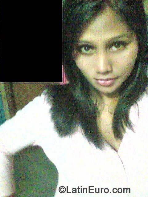 Date this fun Philippines girl Noemi from Manila PH669