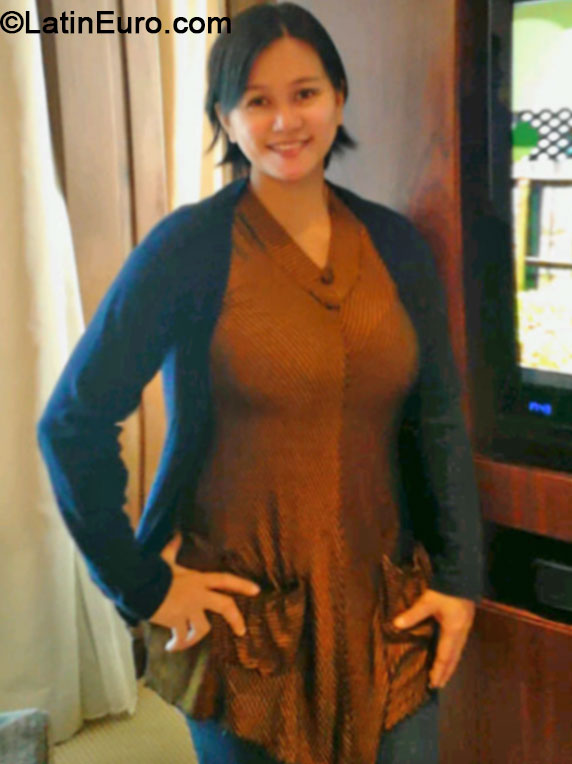 Date this lovely Philippines girl Jenny from Manila PH676