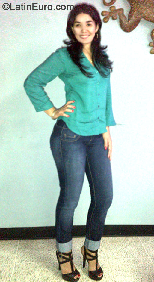 Date this sensual Honduras girl Yaneth from San Pedro Sula HN1188