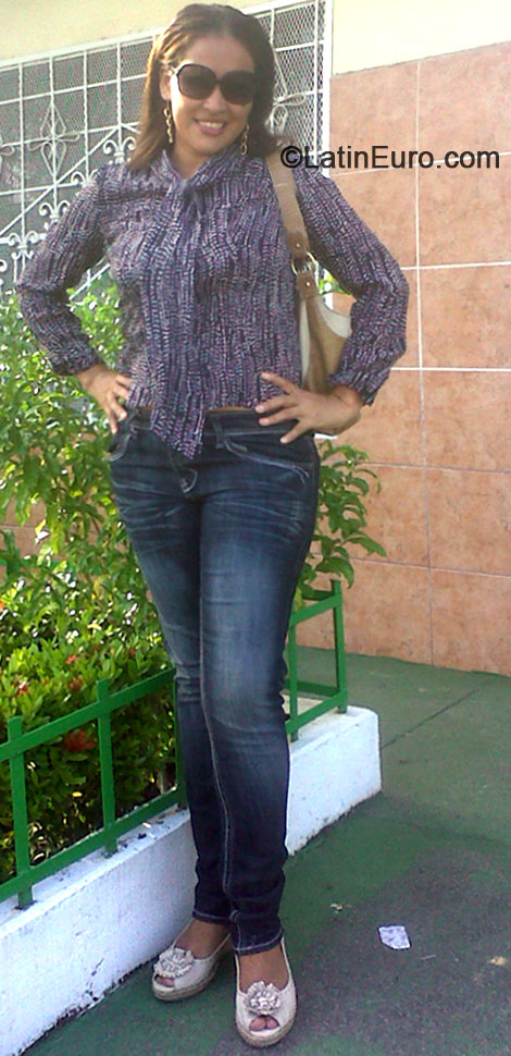 Date this passionate Honduras girl Reyna from La Ceiba HN1199