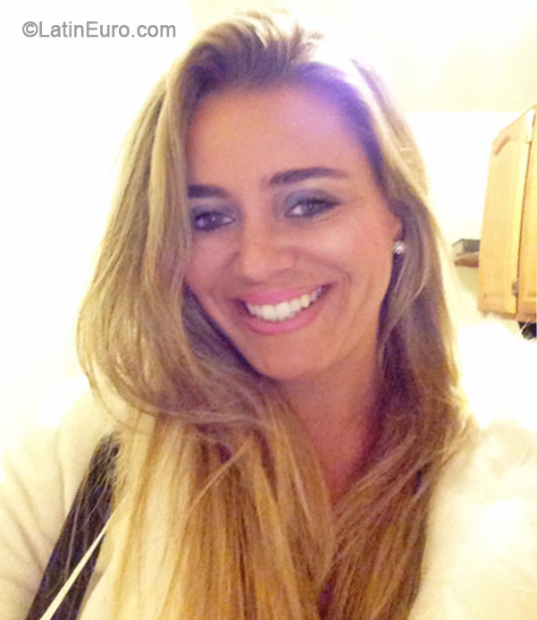 Date this hard body Brazil girl Daniela from Brasilia BR8993