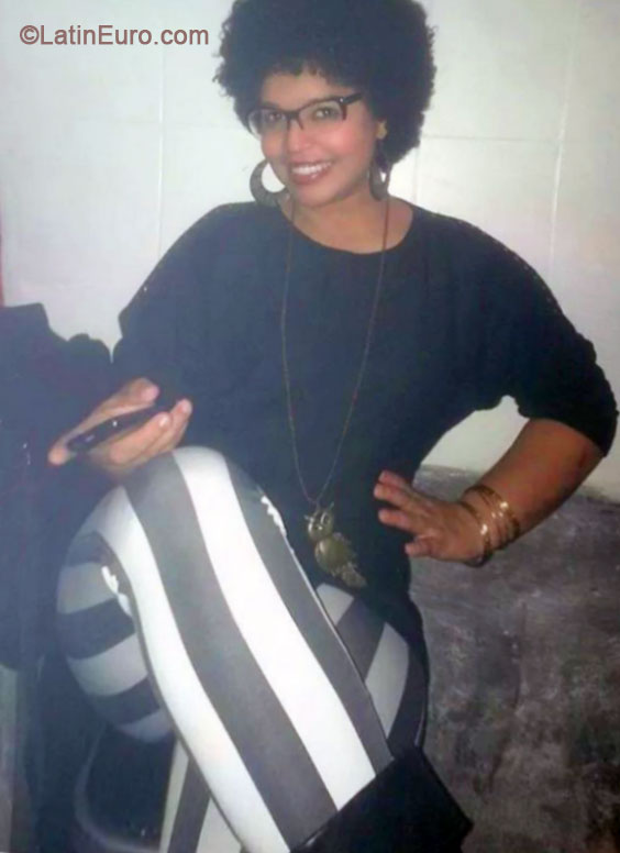 Date this attractive Argentina girl Steffany from Buenos Aires AR80