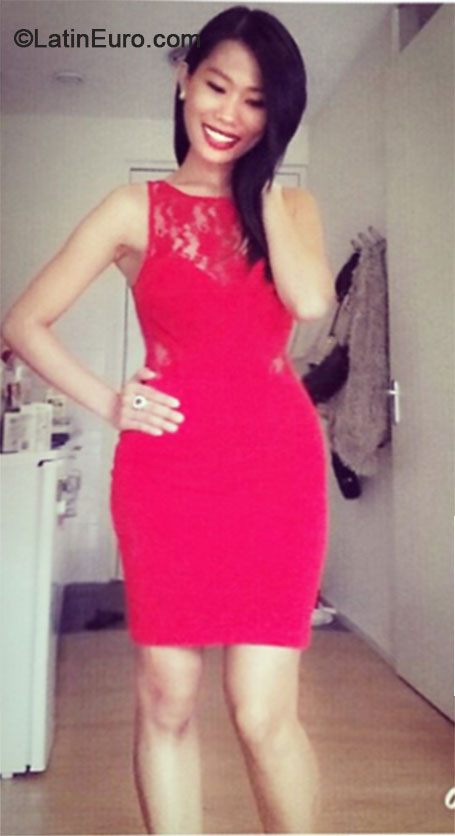 Date this tall Netherlands girl Moneria from Amsterdam NL252