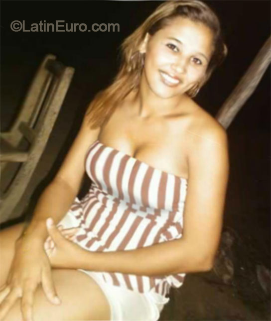 Date this voluptuous Brazil girl Luiza from Fortaleza BR9067