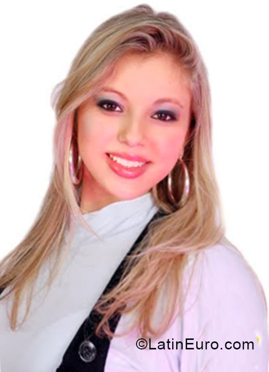 Date this foxy Brazil girl Indaia from Brasilia BR9109